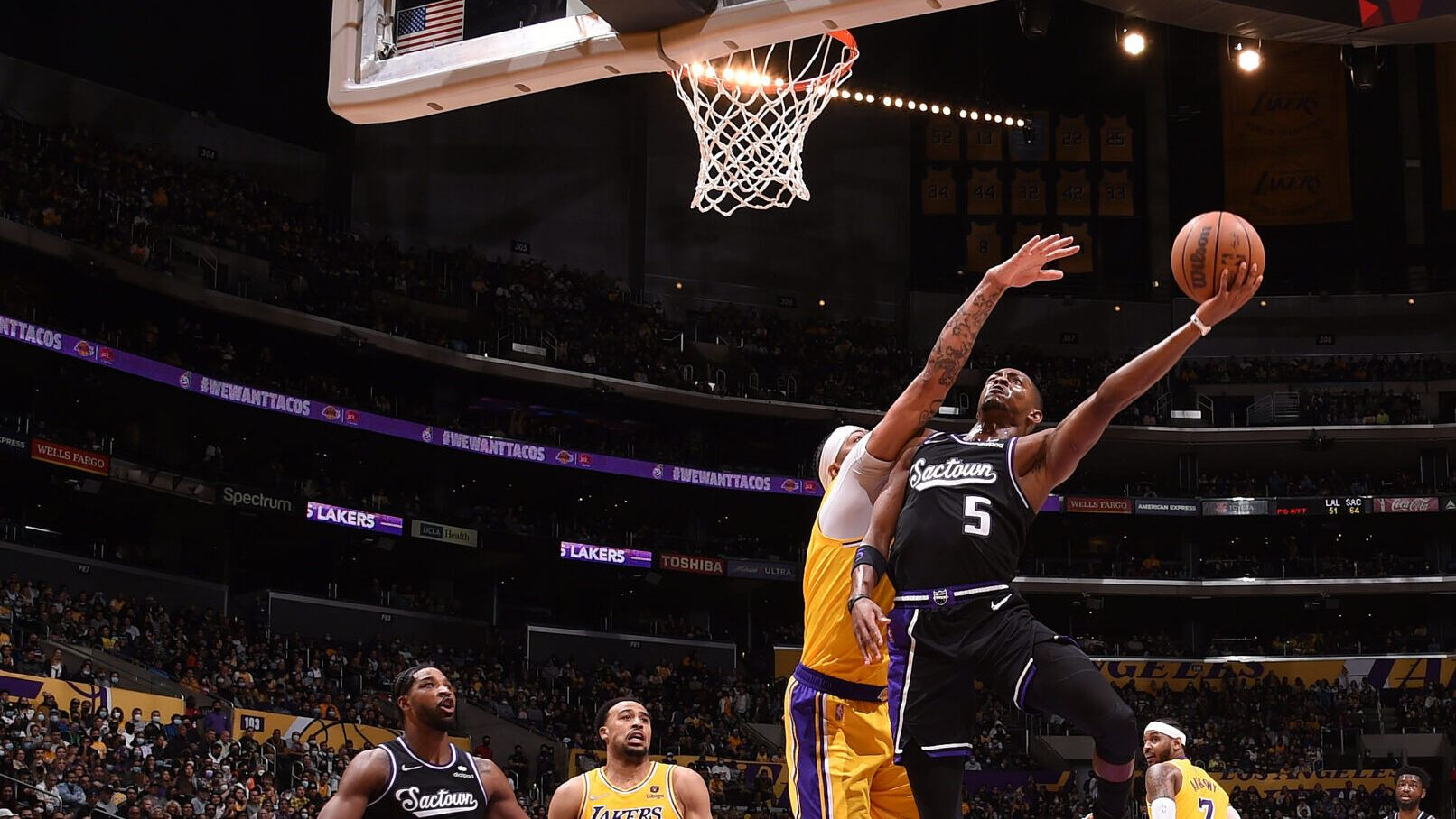 Kings Paksa Lakers Bertekuk Lutut