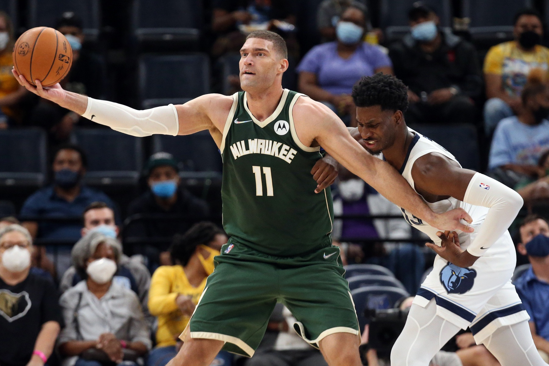 Operasi Punggung, Brook Lopez Absen