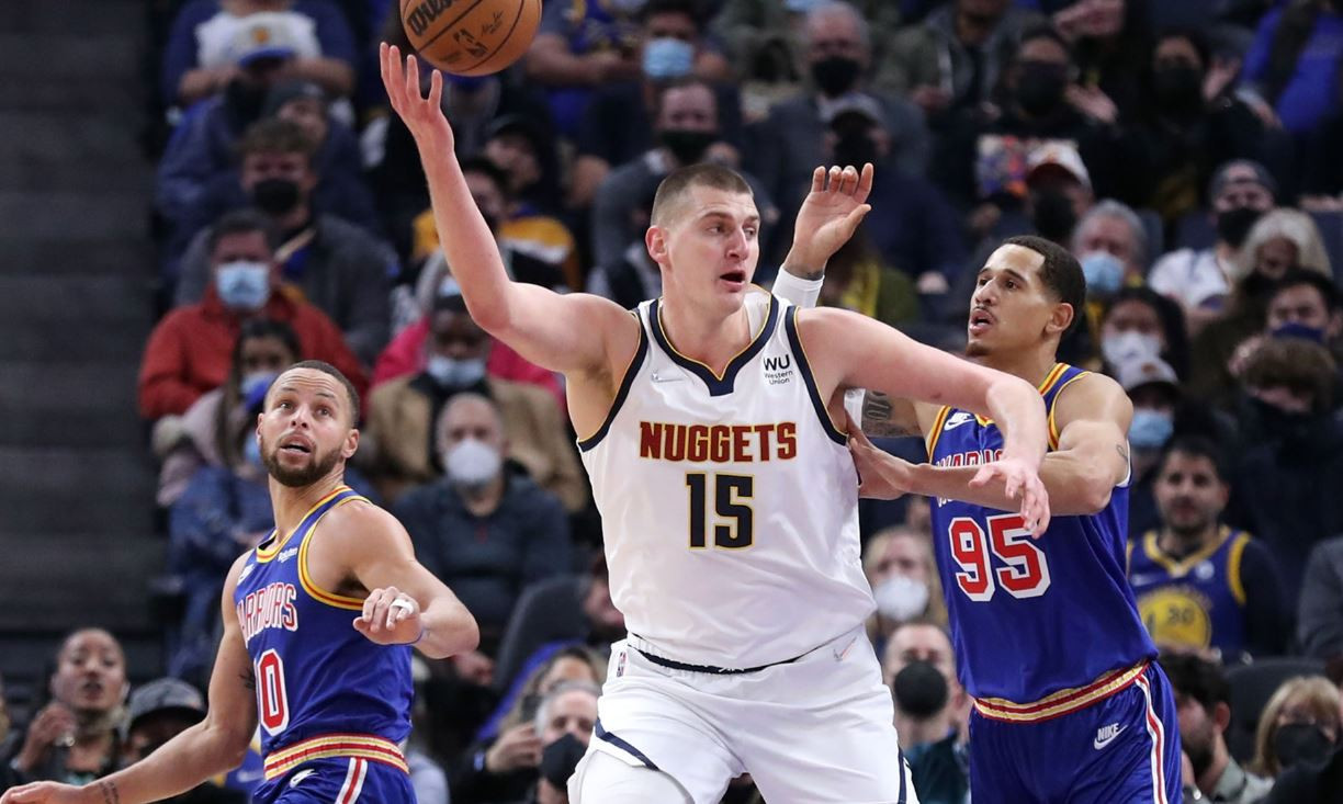 Blok Nikola Jokic Amankan Nuggets dari Kejaran Warriors