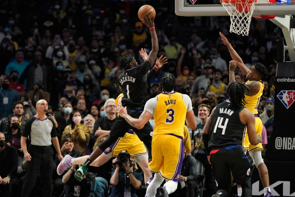 Layup Reggie Jackson Amankan Clippers dari Kejaran Lakers