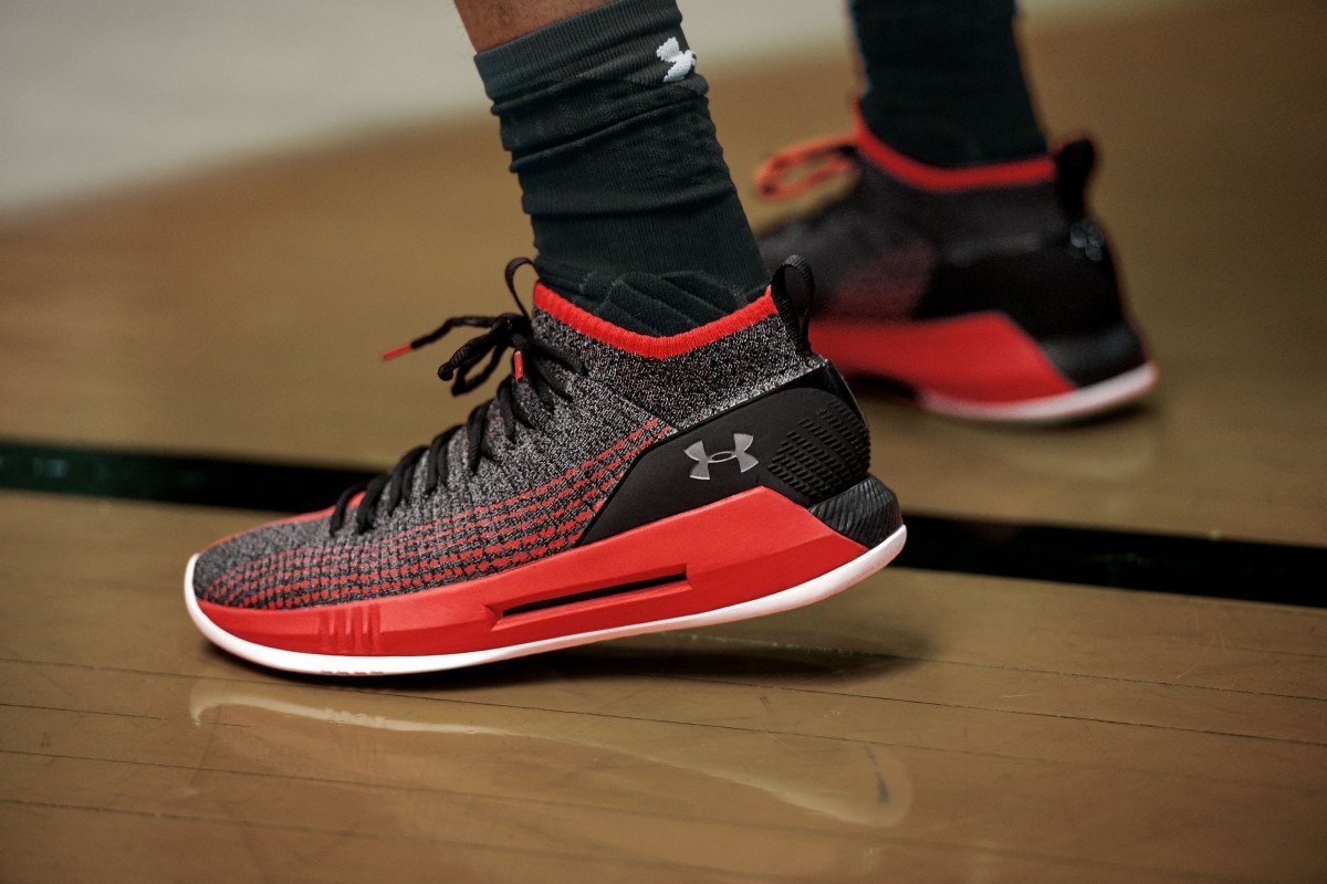 sepatu basket under armour