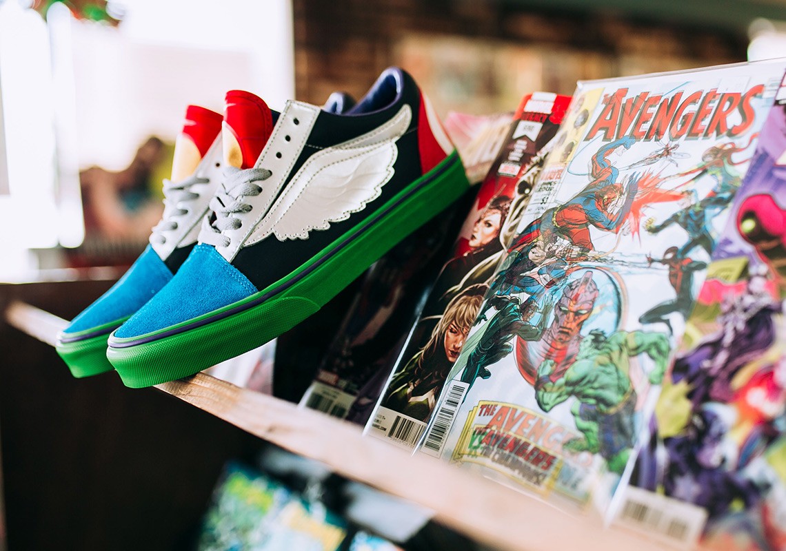 foto sepatu vans marvel