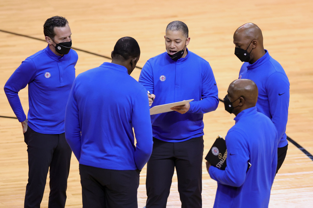 Brian Shaw dan Jay Larranaga Dampingi Tyronn Lue di Clippers