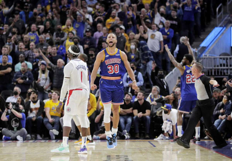Aksi Heroik Stephen Curry Selamatkan Warriors dari Kekalahan