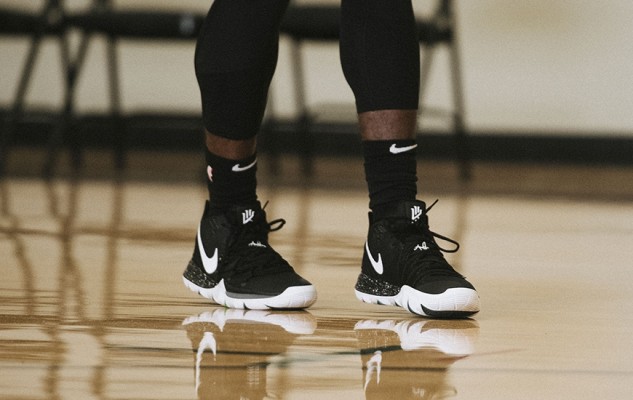 kyrie irving sepatu