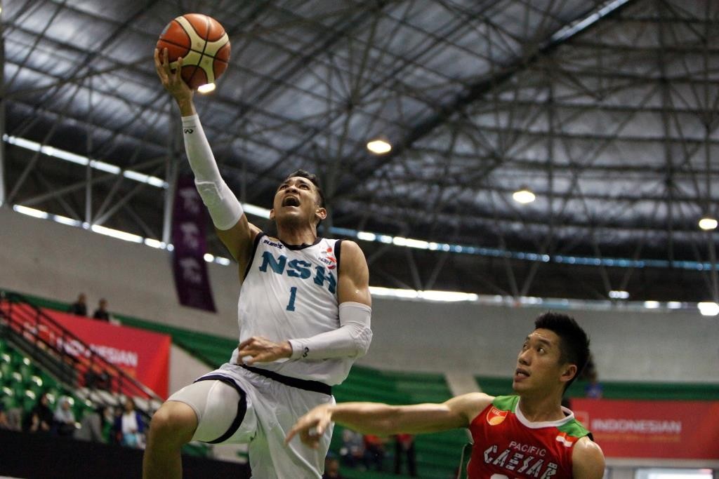 R. Azzaryan Pradhitya Shooting Guard NSH Jakarta bintang kemenangan NSH atas Pacific Caesar Surabaya-Dokumentasi IBL (1)