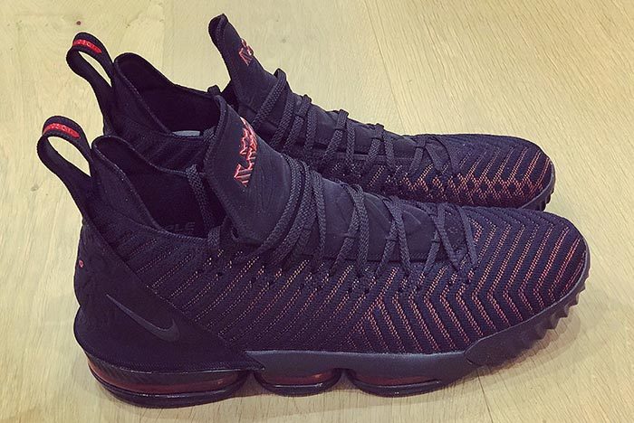 sepatu basket lebron 16