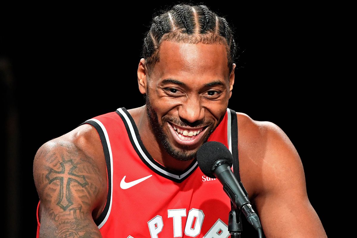 Kawhi_Leonard-Toronto_Raptors-NBA-Mainbasket.jpg