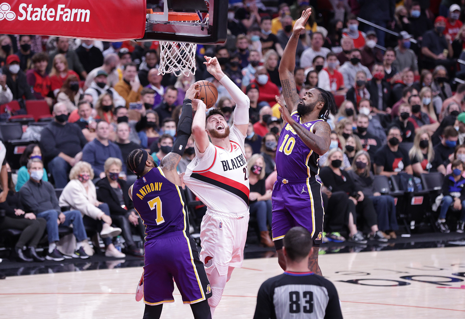 Lakers Tak Berdaya di Tangan Damian Lillard