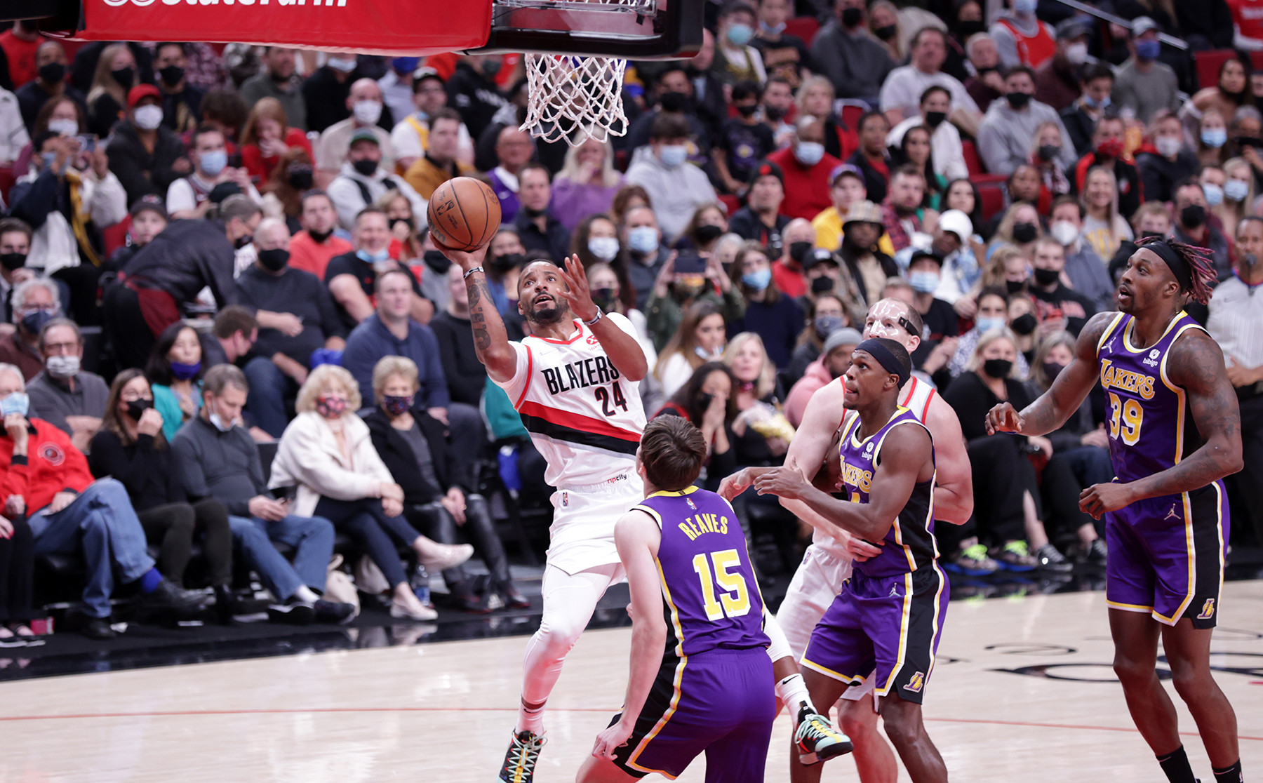 Lakers Tak Berdaya di Tangan Damian Lillard