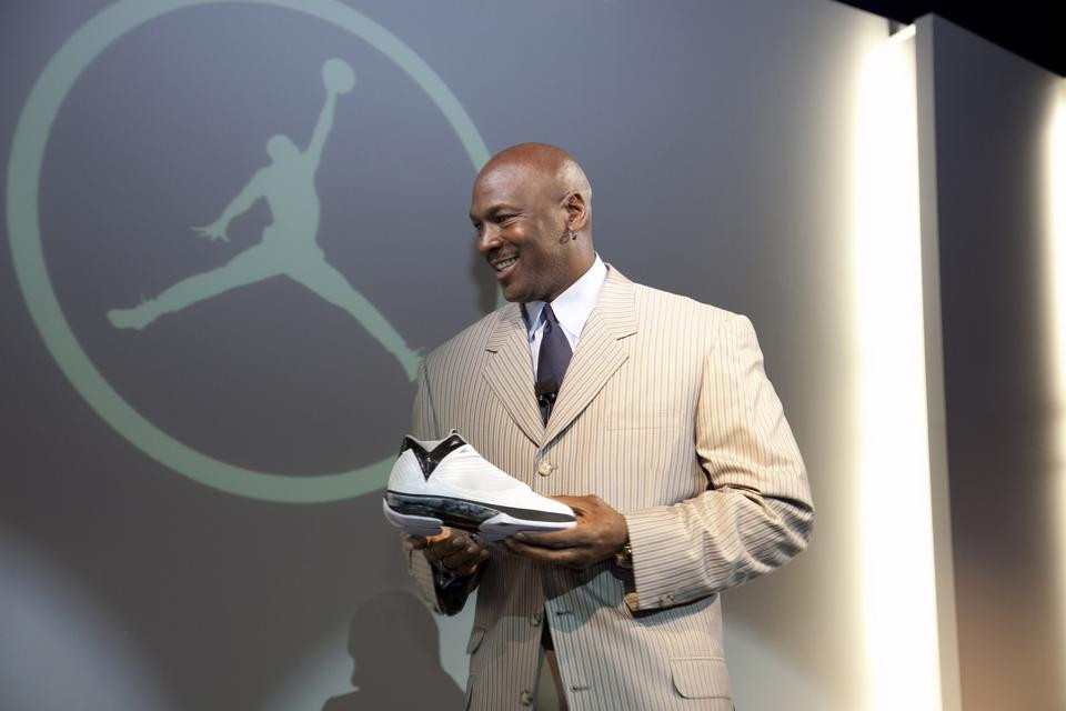 Miliuner Shawn Cotton Hitung Kekayaan Michael Jordan dari Penjualan Sepatu