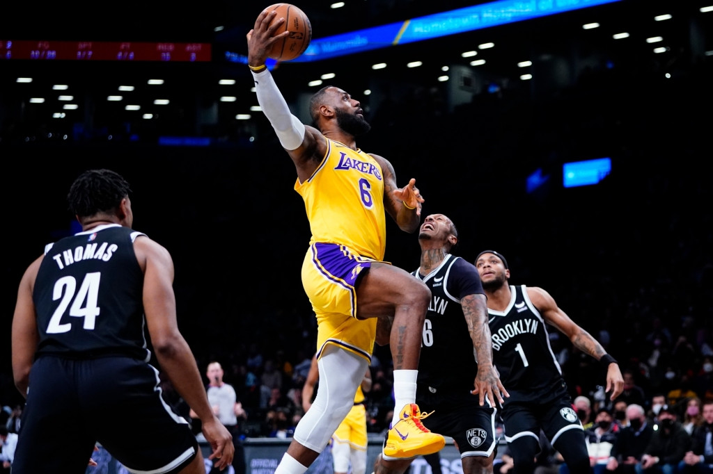 LeBron James Sambut Kembalinya Anthony Davis dengan Kemenangan atas Nets