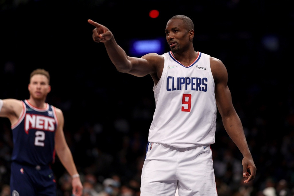 Libatkan Empat Tim dan Tujuh Pemain, Bucks Dapatkan Serge Ibaka