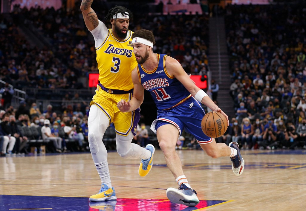 Klay Thompson 33 Poin, Warriors Hajar Lakers