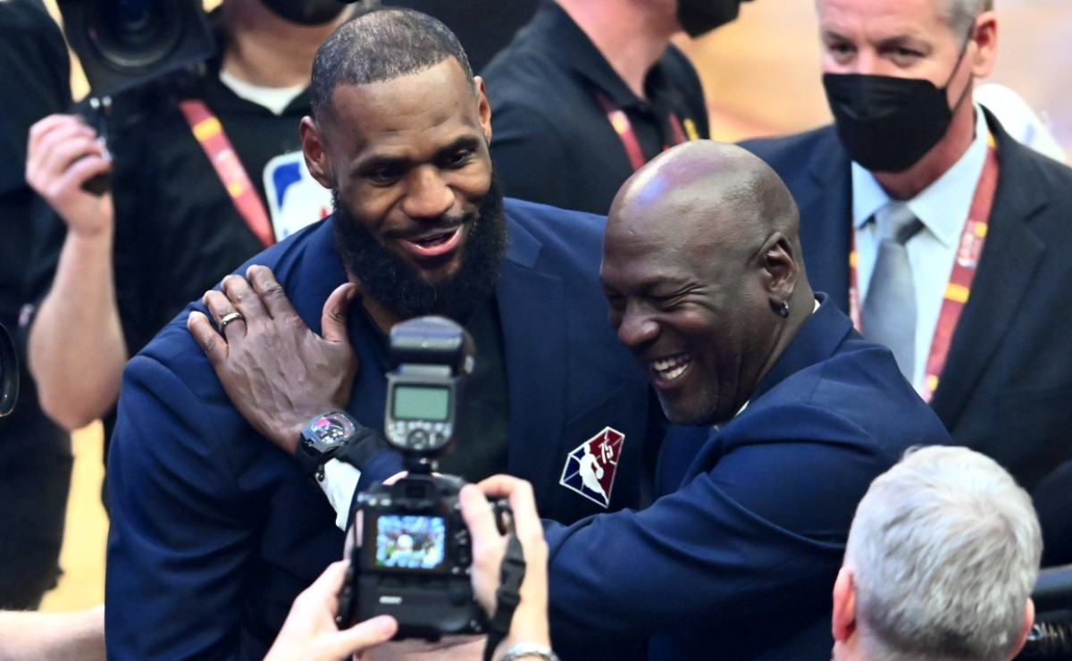 Persaingan GOAT Masih Terasa, Meski LeBron dan Jordan Berpelukan