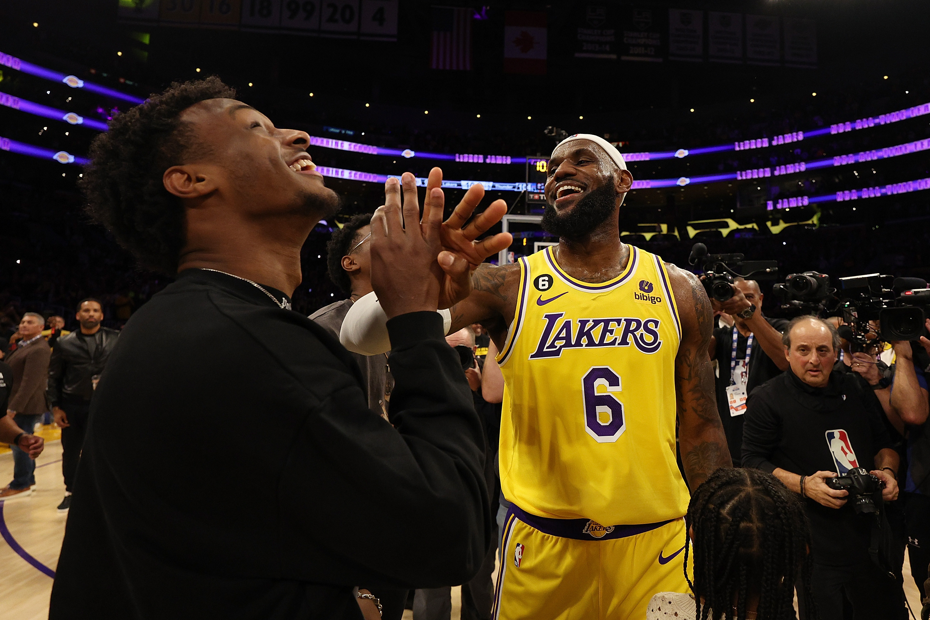 LeBron James Memecahkan Rekor Kareem Abdul-Jabbar bersama Bronny James