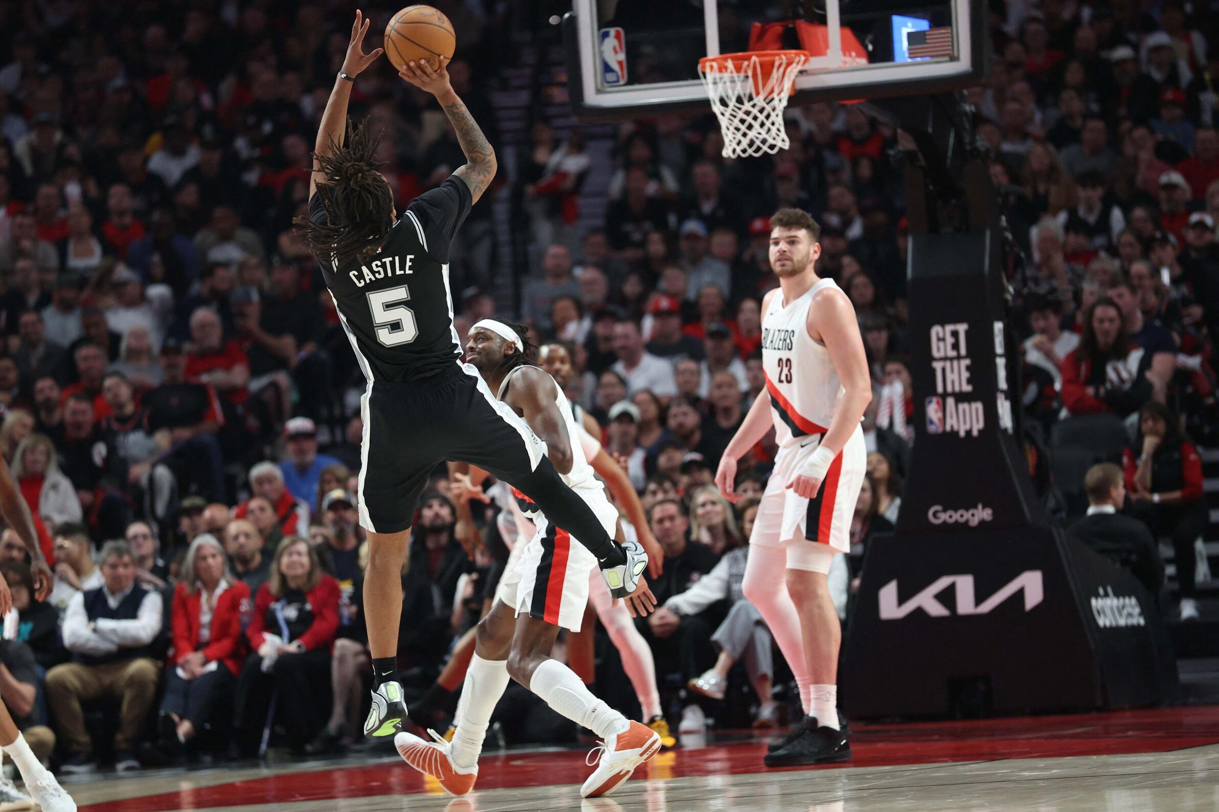 Spurs Menang Tanpa Wembanyama, Unggul 2-1 Atas Trail Blazers di Gim 3