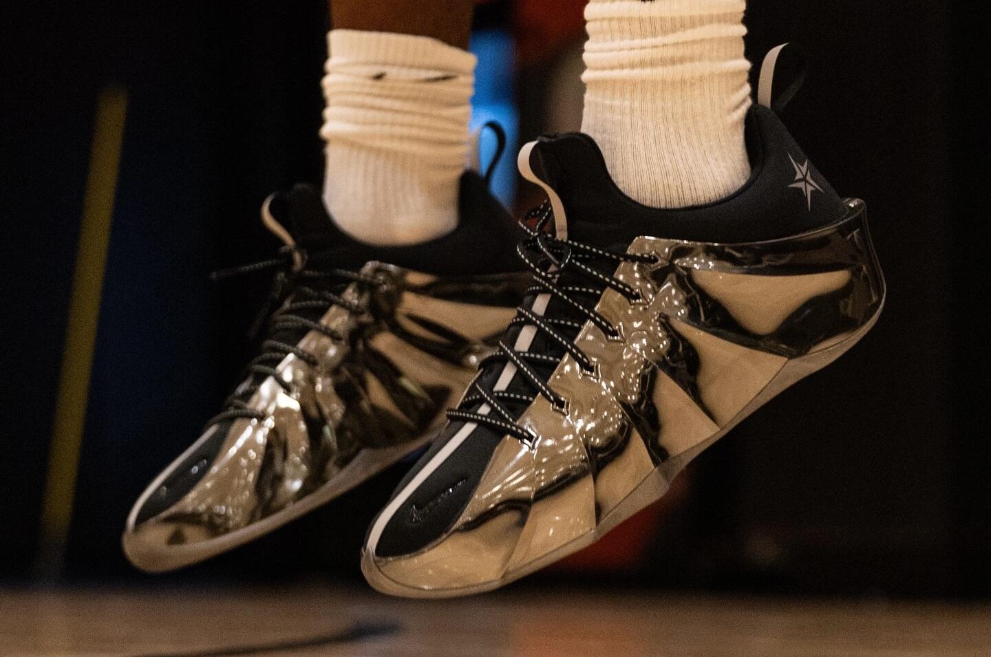 AJ Dybantsa Pamer Sepatu Basket Nike Eksklusif dengan Logo Pribadi